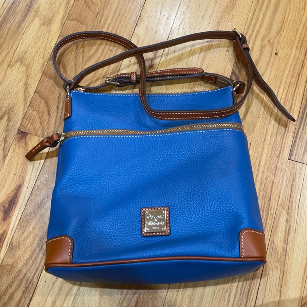 Pebble grain cross body bag
